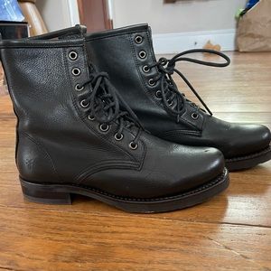 Black Frye Veronica Combat boot, size 6.5